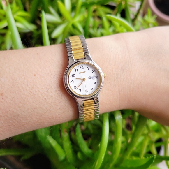 Vintage Seiko Classic Calendar Stetch Watch - Picture 5 of 11